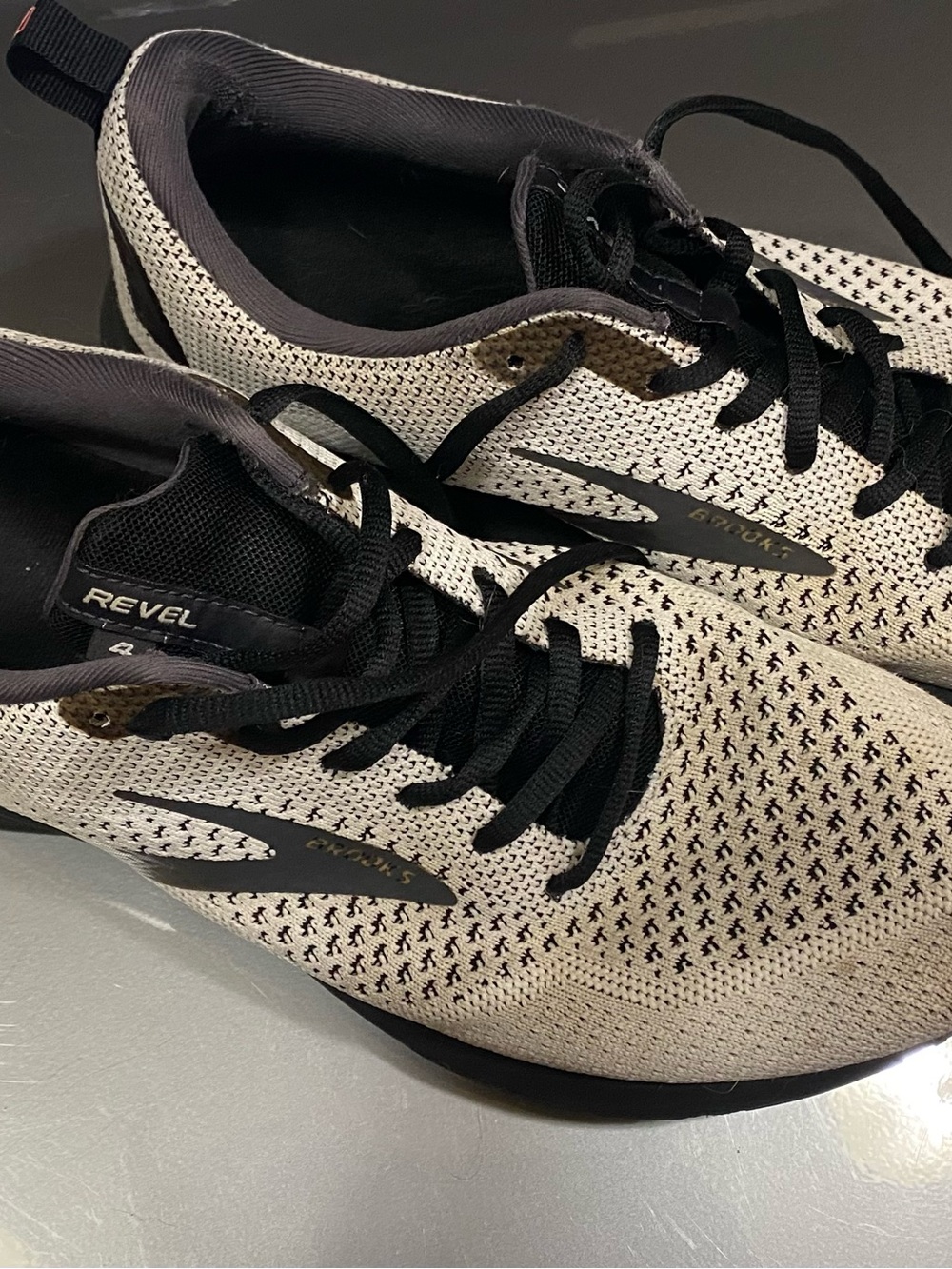 Brooks Revel Knit Running Shoes - Cream & Black (10.5)
